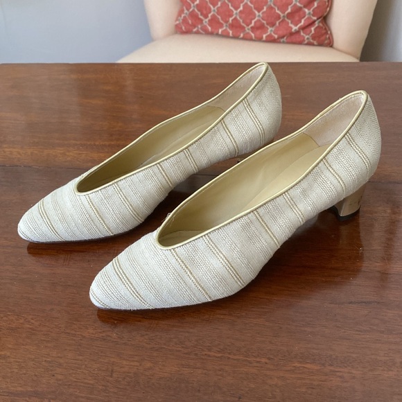 d’Rosana Italian Leather Shoes with Cream & Gold Fabric Pumps 2” Heel size 7 - Picture 10 of 10